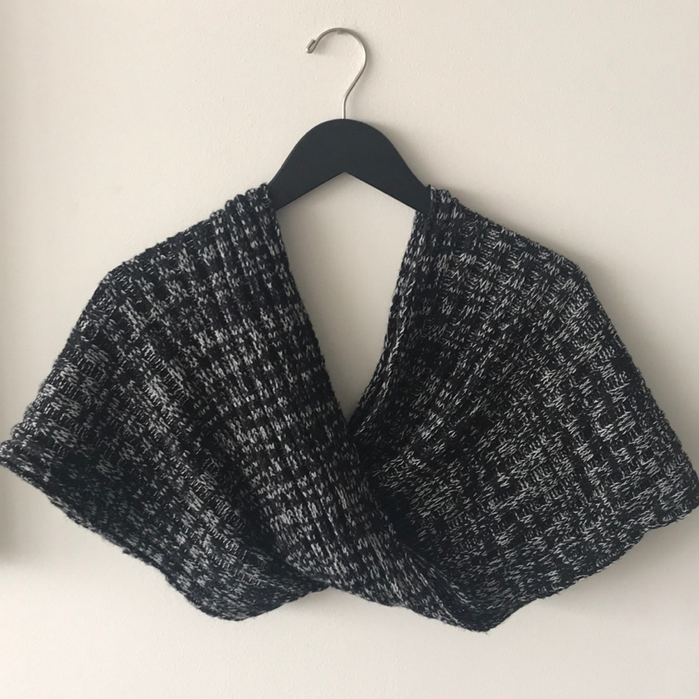 J.Crew knit circle scarf - black and white